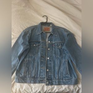 AUTHENTIC Levi’s Denim Jacket (MINT CONDITION)